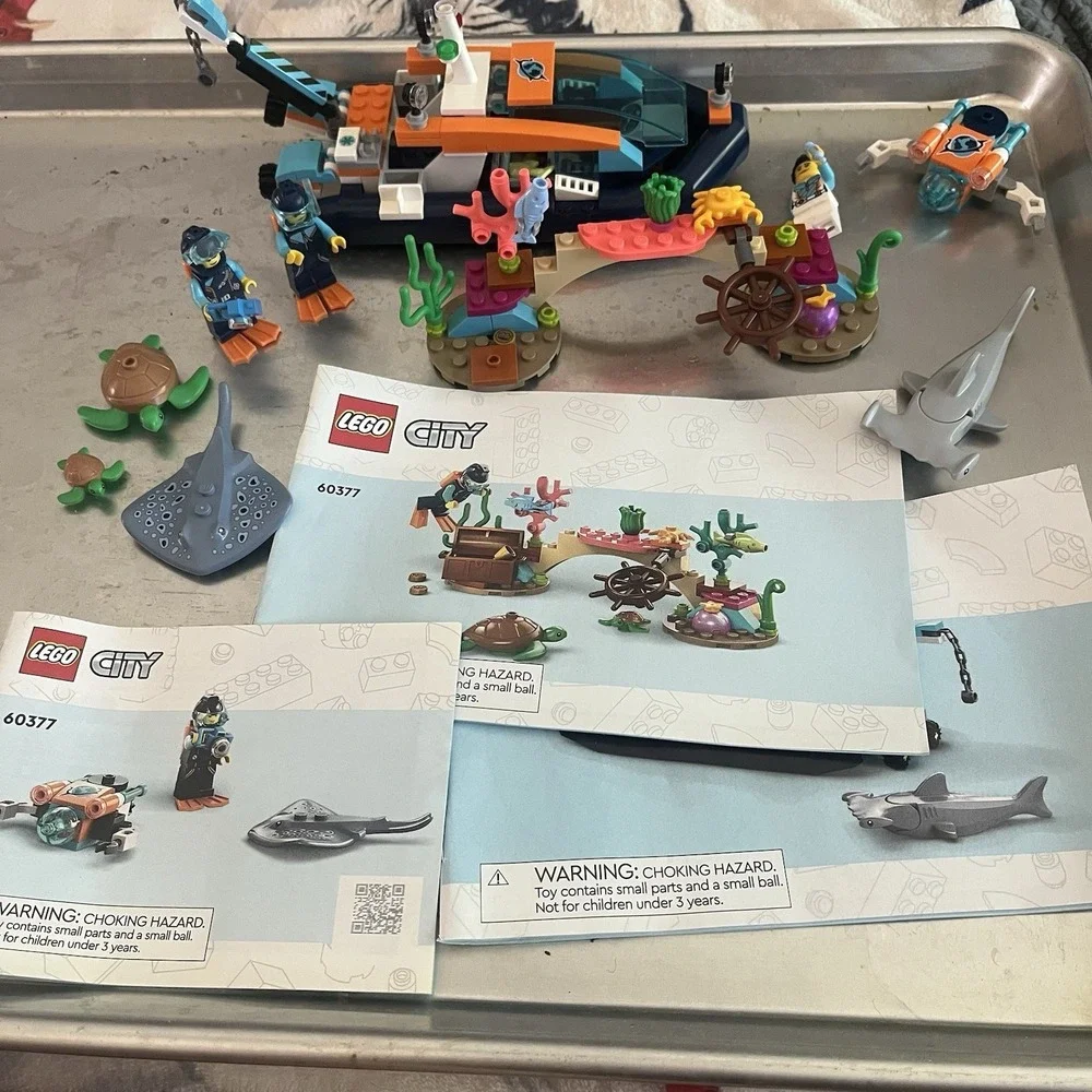 LEGO CITY: Explorer Diving Boat (60377) Scuba Turtles Hammerhead Shark Stingray